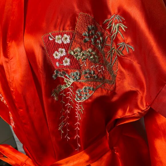 Vintage Oriental Embroidered Kimono Robe Cover Up Red Floral Crane Waist Tie - Picture 3 of 12